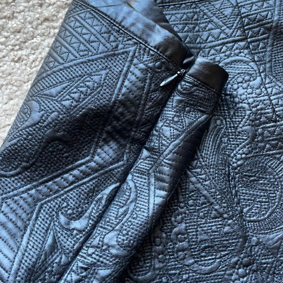 Chelasea & Violet faux leather embossed mini skirt - Picture 9 of 9